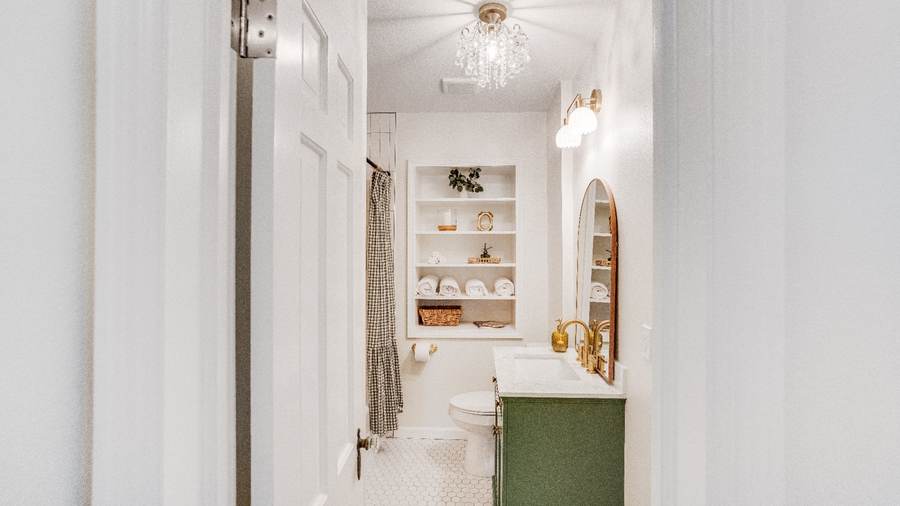 Midtown Manor — Powder Room