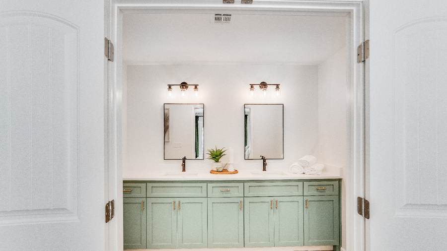 Midtown Manor — Primary Bath